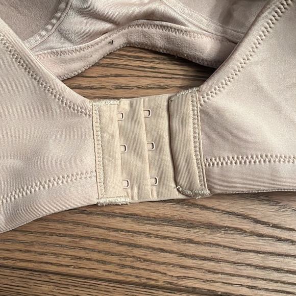 Vanity fair  nude bra  size 44B - Picture 6 of 7